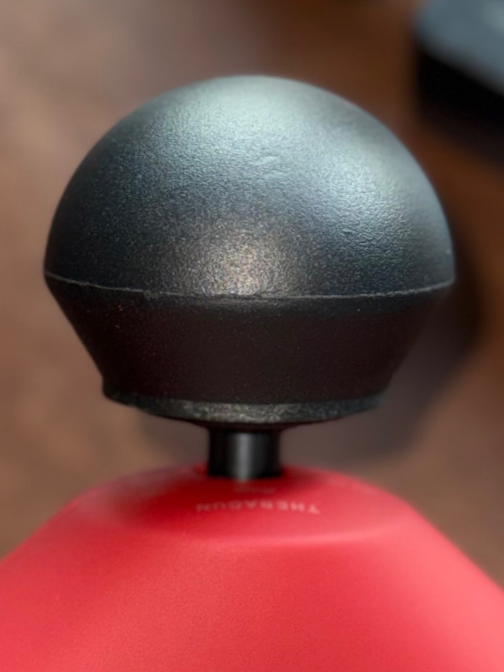 Theragun Mini | Limited Edition (PRODUCT) RED - Picture 11 of 14